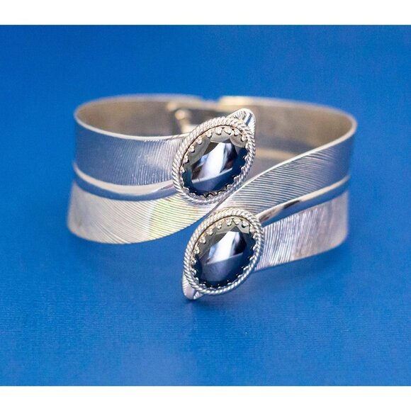 7 inch, Vintage Hinged Silver Tone Avant Garde Oval Faux Hinged Bangle - D11 - Picture 1 of 3